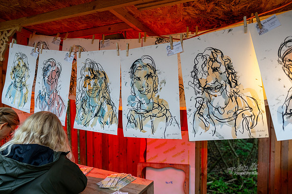 Få tegnet dit portræt af Iris Bakker-web- Fotograf Per Bille-20240822DSC01290