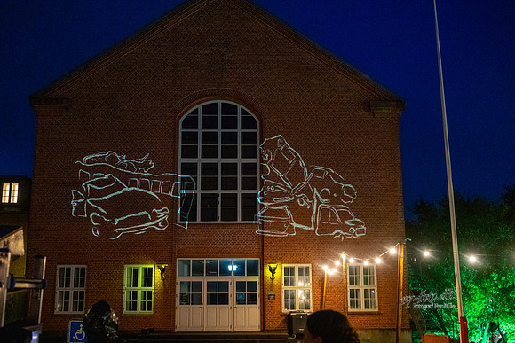 Krig og kærlighed - et dokumentarisk lysværk-web-Fotograf Per Bille-20240822DSC02973