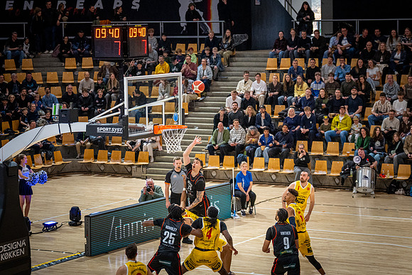 Bakken vs Horsens-web- Fotograf Per Bille-20260416-DSC00387