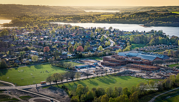 Ry - Ny skole-web- Fotograf Per Bille-20260429-DJI_20260429191808_0032_DEDIT