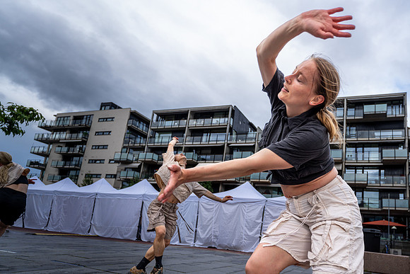 Lekens lenker – Danseforestilling-web-Fotograf Per Bille-20250623-AAA00504