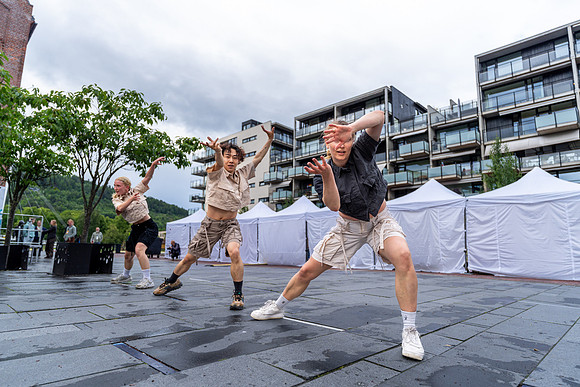Lekens lenker – Danseforestilling-web-Fotograf Per Bille-20250623-AAA00497