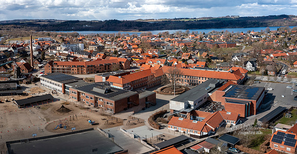 Drone, mølleskolen, Ry -print-Fotograf Per Bille-20210412-DJI_0350-Pano