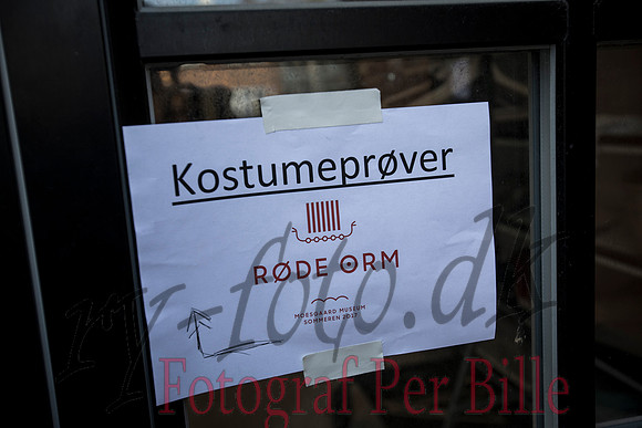 Røde orm kostume og øvning - web - Fotograf Per Bille-20170402-9746