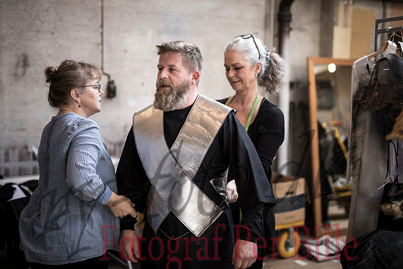 Røde orm kostume og øvning - web - Fotograf Per Bille-20170402-9782