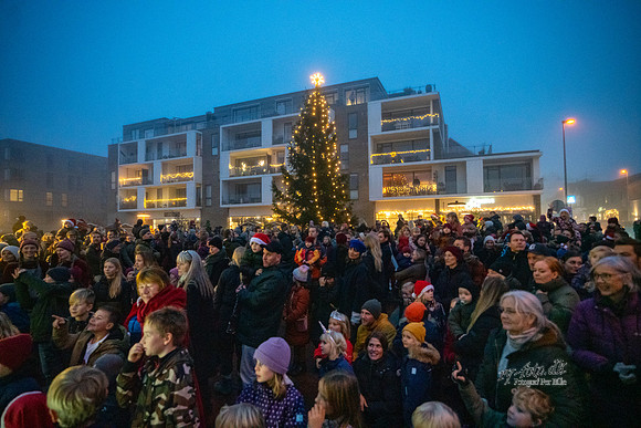 Juletræstænding Ry-print -Fotograf_Per_Bille-20221126DSA01216