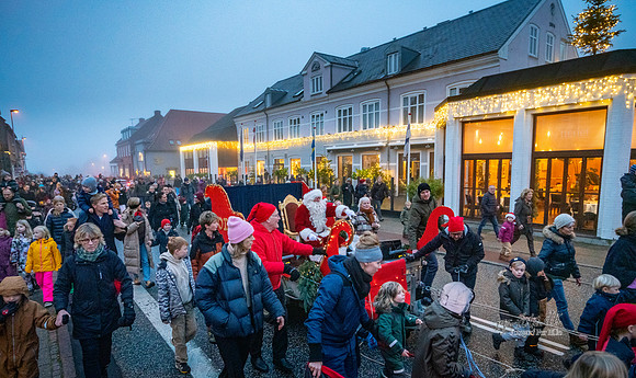 Juletræstænding Ry-print -Fotograf_Per_Bille-20221126DSA01139