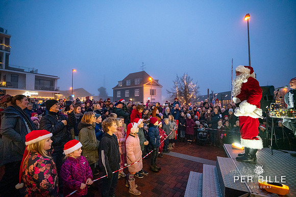 Juletræstænding Ry-web -Fotograf_Per_Bille-20221126DSA01165