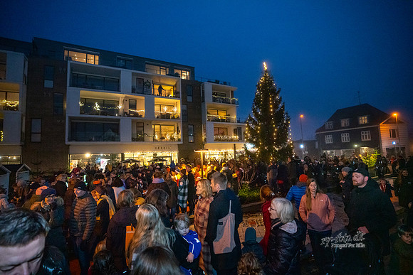 Juletræstænding Ry-print -Fotograf_Per_Bille-20221126DSA01221