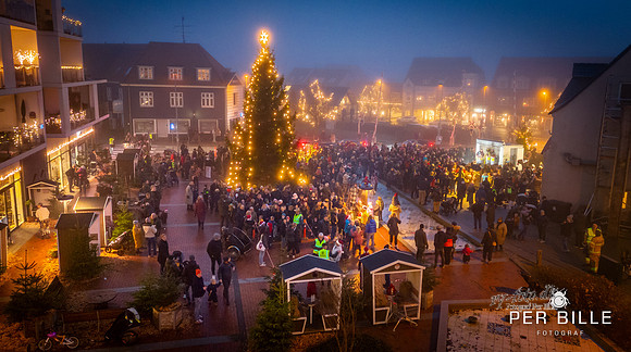 Juletræstænding Ry-web -Fotograf_Per_Bille-20221126DJI_0237