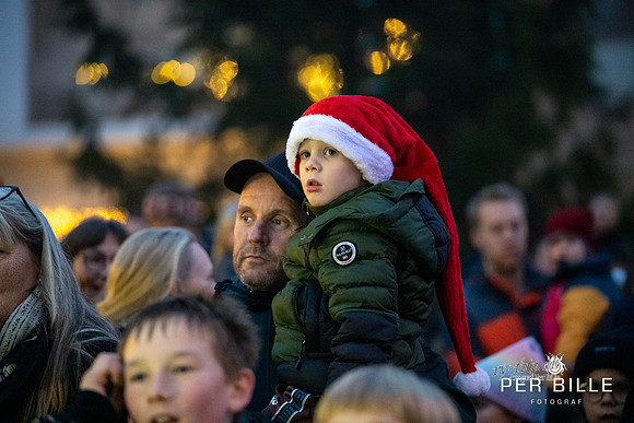 Juletræstænding Ry-web -Fotograf_Per_Bille-20221126DSC06978
