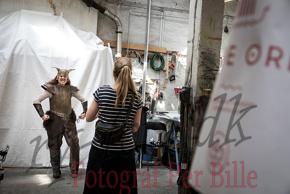 Røde orm kostume og øvning - web - Fotograf Per Bille-20170402-9900