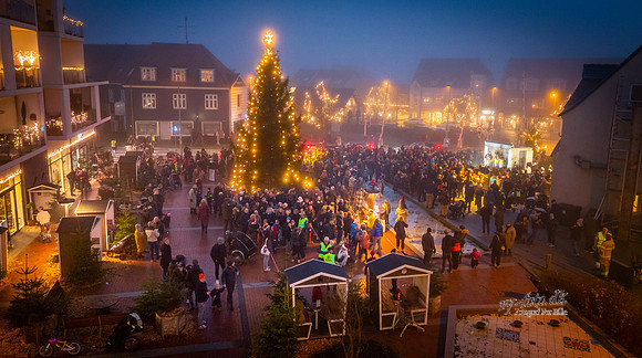Juletræstænding Ry-print -Fotograf_Per_Bille-20221126DJI_0237