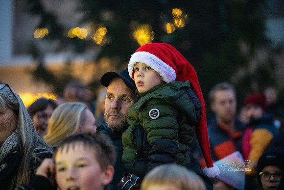 Juletræstænding Ry-print -Fotograf_Per_Bille-20221126DSC06978