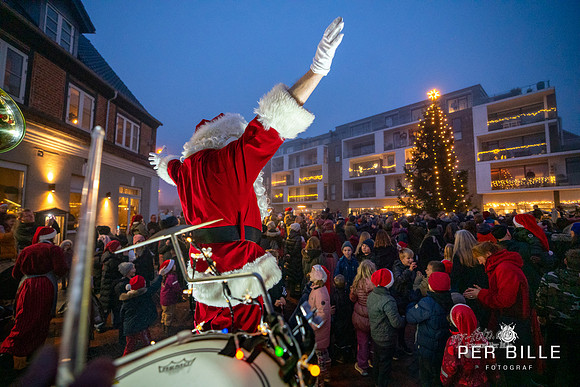 Juletræstænding Ry-web -Fotograf_Per_Bille-20221126DSA01207