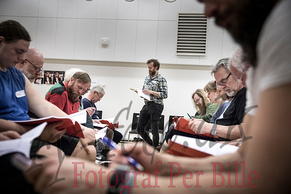 Røde orm kostume og øvning - web - Fotograf Per Bille-20170402-9998