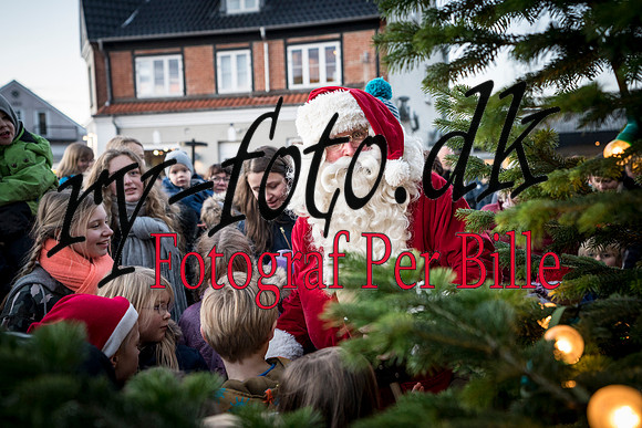 Juletræstænding Ry 2017 - print- Fotograf Per Bille-20171124-2044