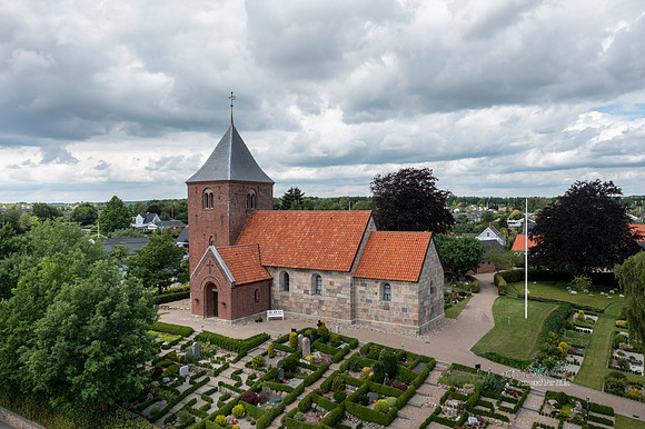 Skovby Kirke - print - Fotograf Per Bille-20210711-DJI_0836
