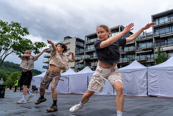 Lekens lenker – Danseforestilling-web-Fotograf Per Bille-20250623-AAA00490