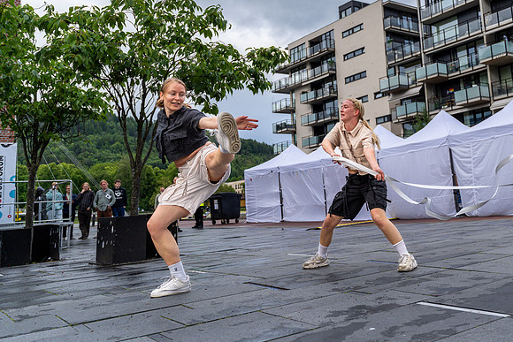 Lekens lenker – Danseforestilling-web-Fotograf Per Bille-20250623-AAA00515