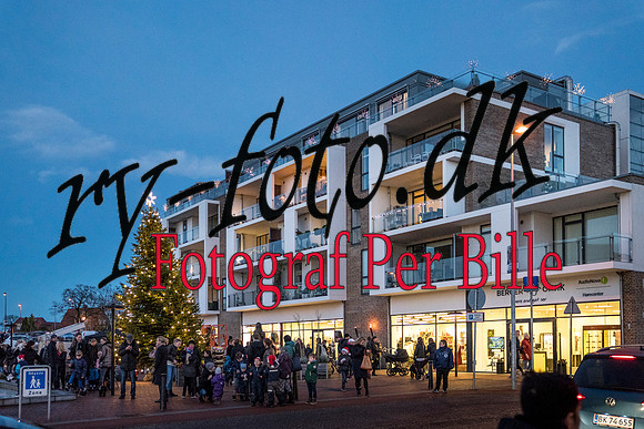 Juletræstænding Ry 2017 - print- Fotograf Per Bille-20171124-2255