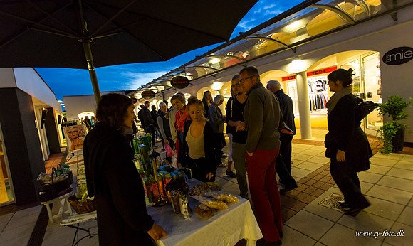 Ry by night 2012-8402