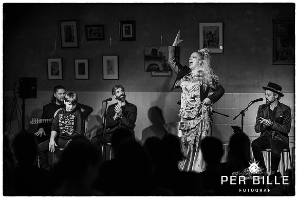 Flamenco og Sherry Alken-fb- passport-fotograf Per Bille-240202-DSC05578-Edit