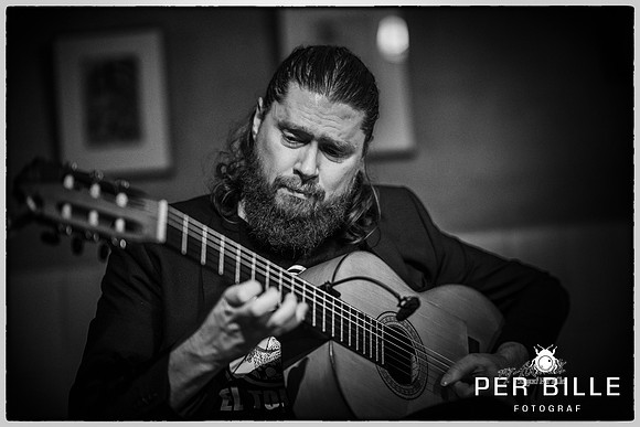 Flamenco og Sherry Alken-fb- passport-fotograf Per Bille-240202-DSC05936-Edit