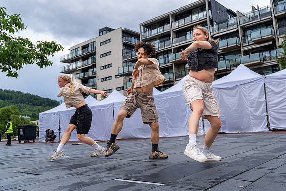 Lekens lenker – Danseforestilling-web-Fotograf Per Bille-20250623-AAA00487