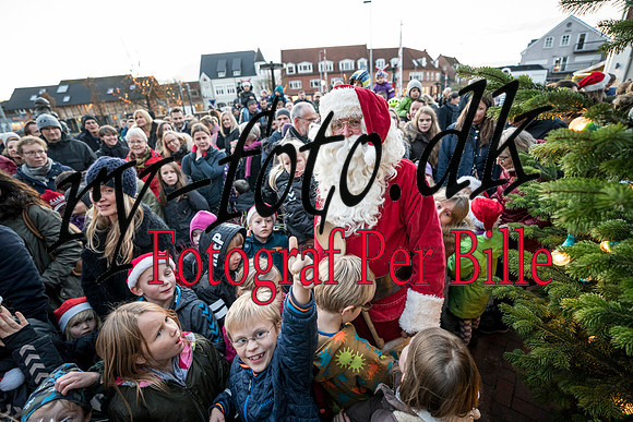 Juletræstænding Ry 2017 - print- Fotograf Per Bille-20171124-2076