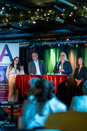 Stemning Mandag-web-Fotograf Per Bille-20250623-AAA00202