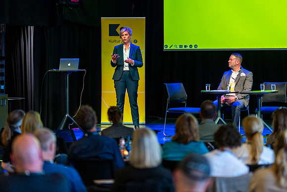 Keynotes med Stefan Wallin og Jette Christensen-web-Fotograf Per Bille-20250623-AAA00059