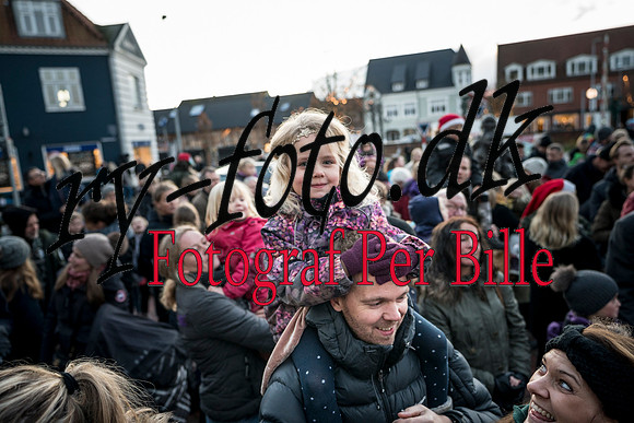 Juletræstænding Ry 2017 - print- Fotograf Per Bille-20171124-2038