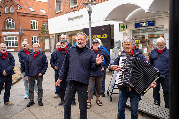 Gågaden, KM24, Lemvig Shantykor synger gamle arbejdssange-print-Fotograf Per Bille-20230824DSC06638