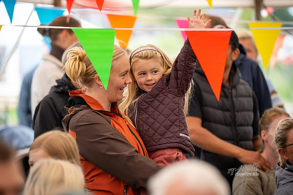 Fællessang med Kaya og Ole-print- Fotograf Per Bille-20240824DSC00004
