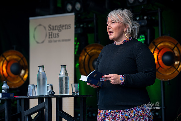 Morgensang med minister og sangens hus-web-Fotograf Per Bille-20240824DSC09782