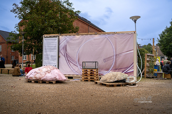 Kunst camp - invasive øster- vejrtrækning og vand - Åndedrætsmaskkinen-web-Fotograf Per Bille-20230824DSC06118