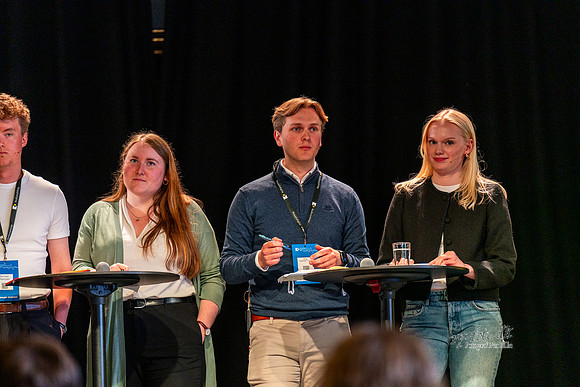 Den store ungdomspolitikerdebatten-web-Fotograf Per Bille-20250625-AAA03103