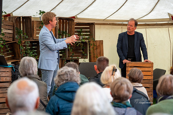 Kjell Westtö i samtale med ClementKjersgaard-print-Fotograf Per Bille-20240822DSC01275